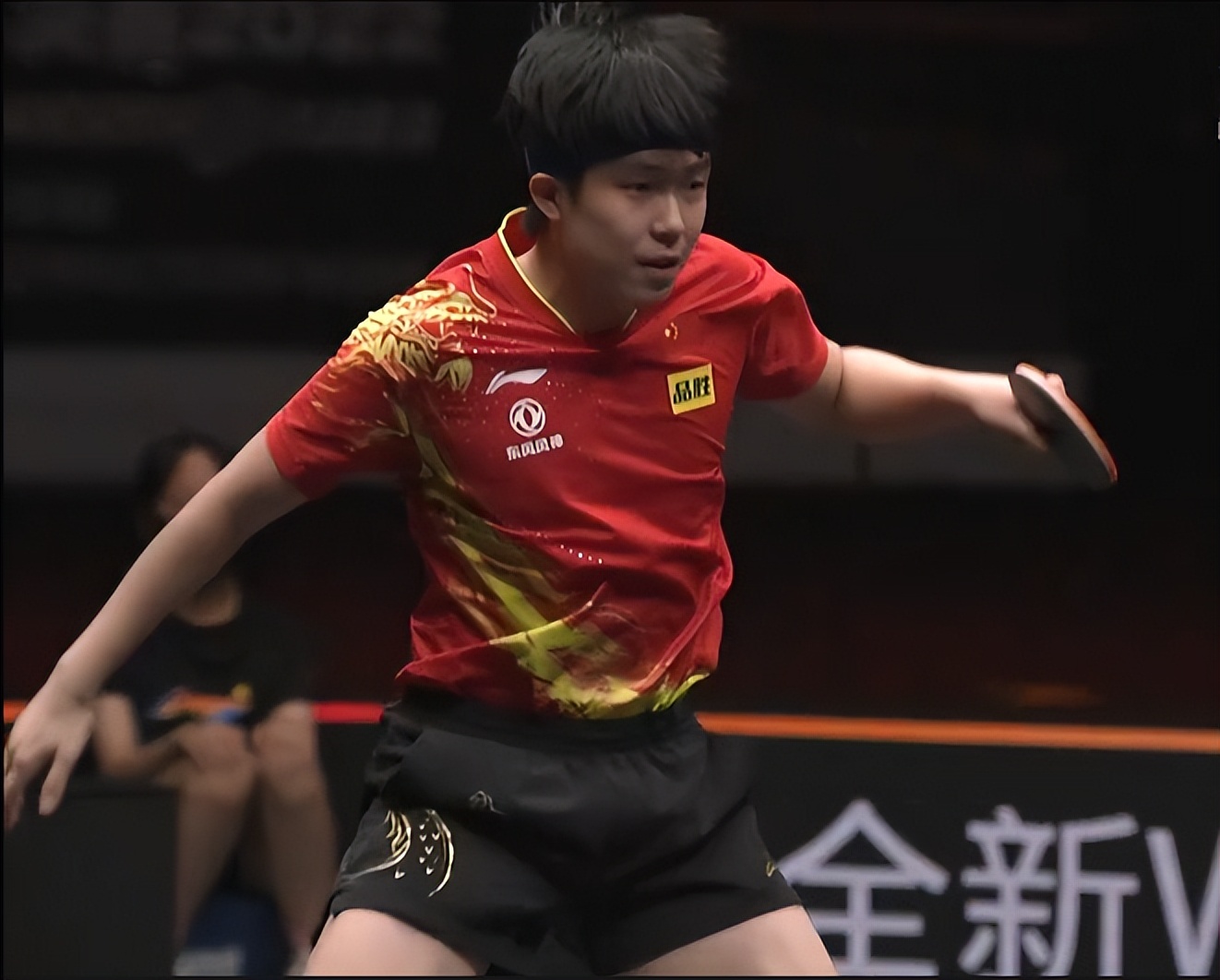 王楚钦霸气拿下决胜局釜山,王楚钦赢球放歌