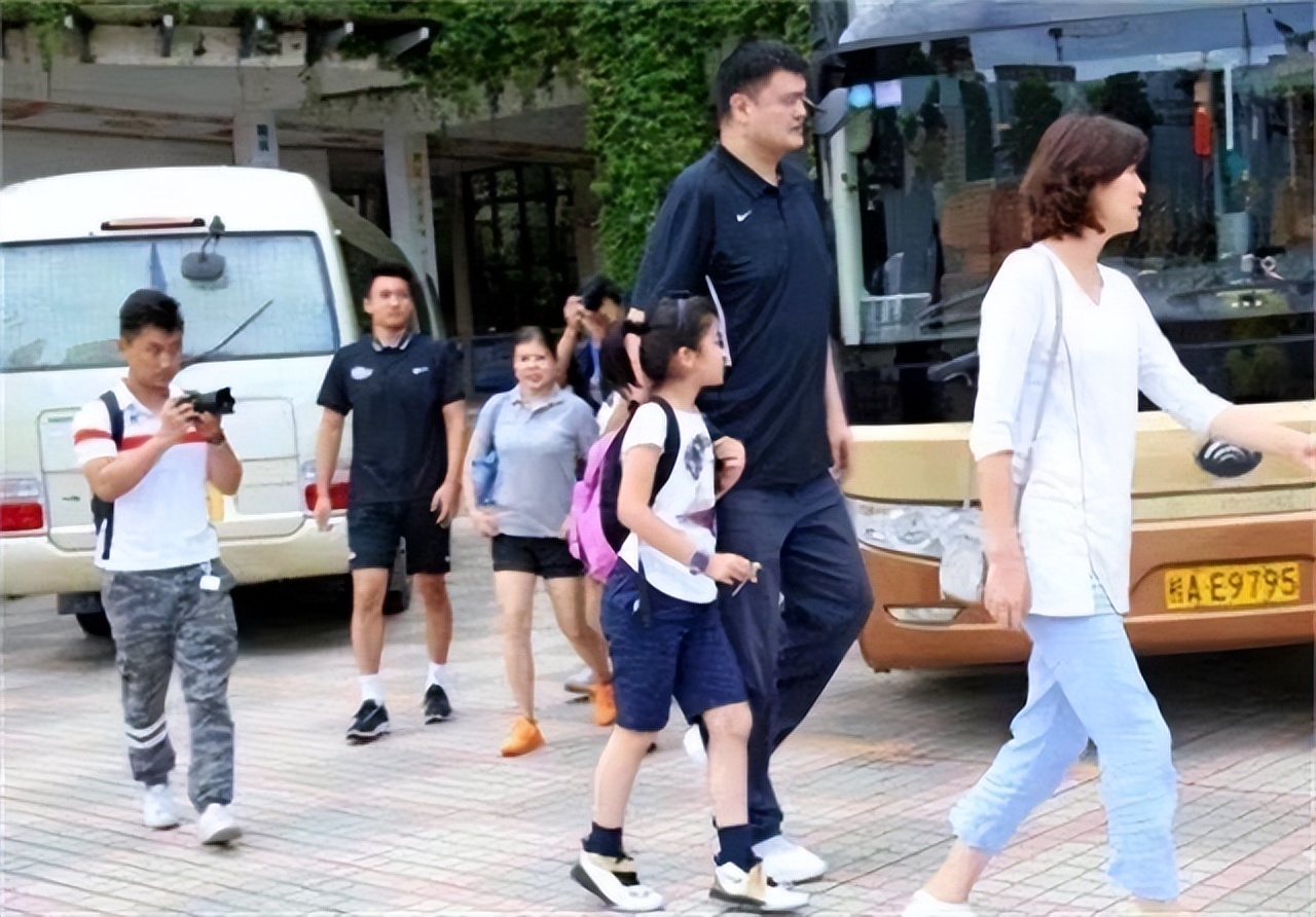 姚明和妻子叶莉的恩爱秘诀是什么,姚明和妻子的爱情故事