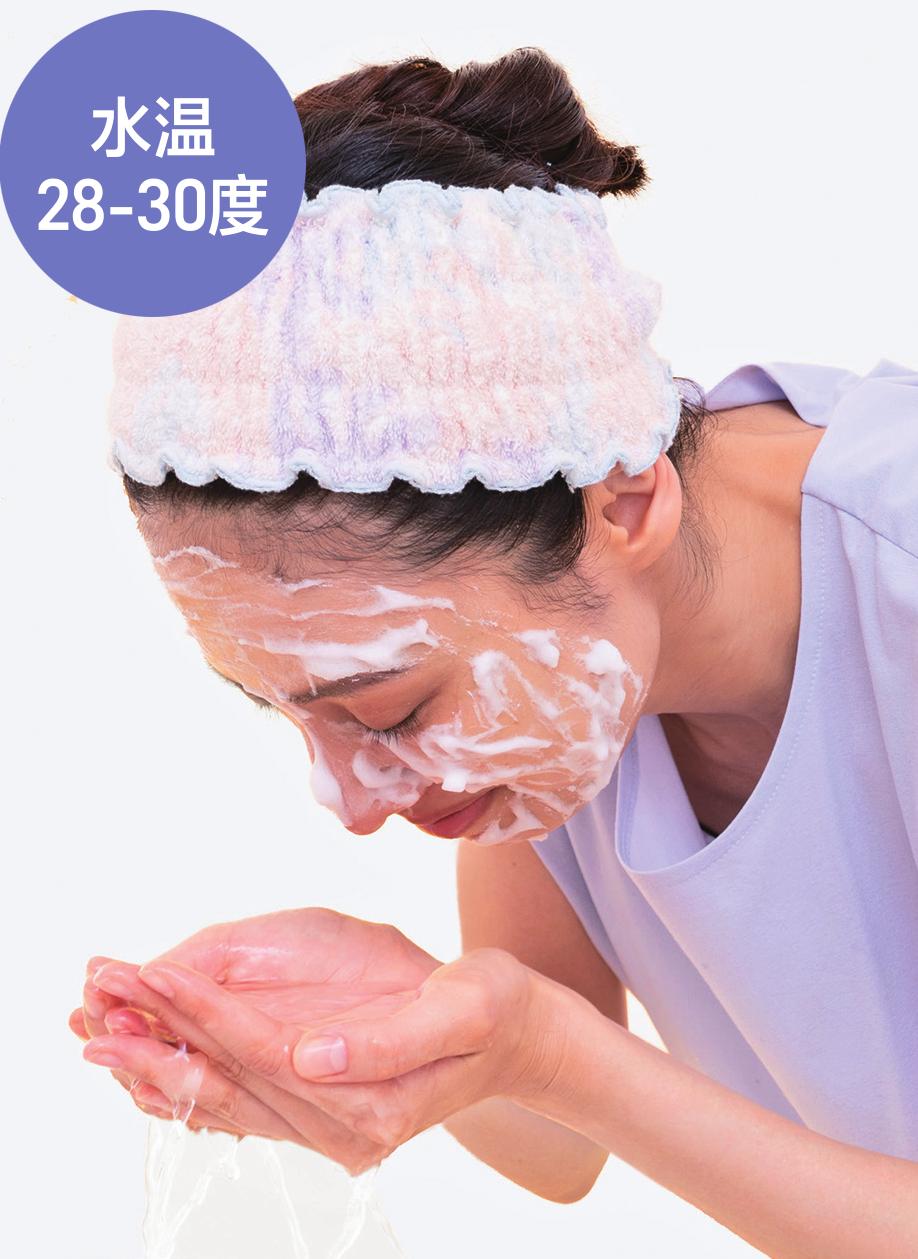 美容清洁脸部毛孔脏东西小气泡,护肤第一步清洁毛孔污垢