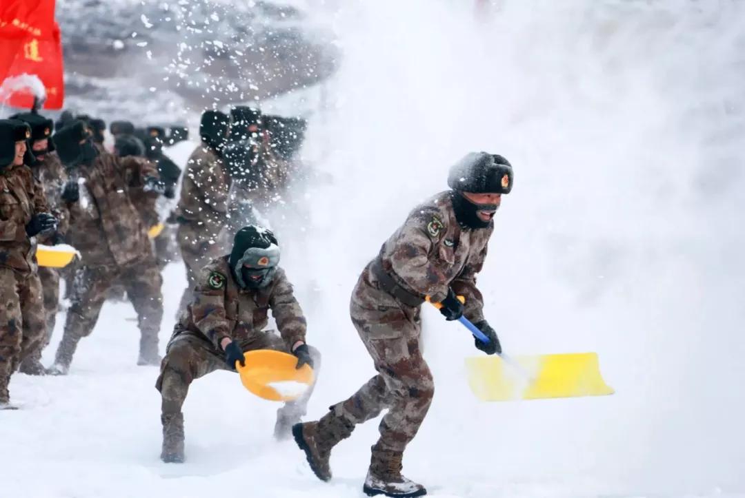 部队里打雪仗,部队打雪仗站岗