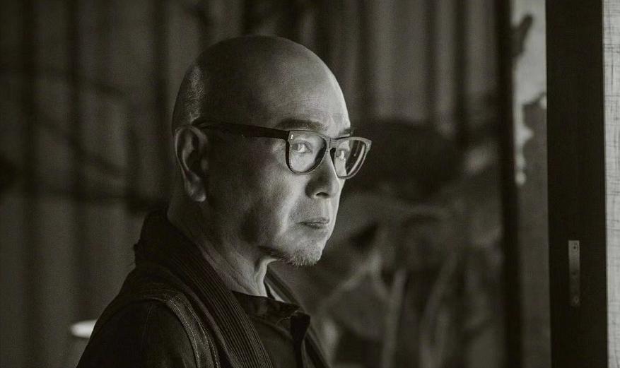 过气演员的窘况:县城忙走穴、直播用怪招,晚节不保,何必呢?