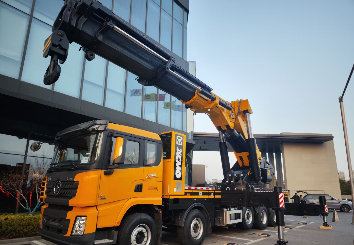 东风五吨随车吊价格是多少,陕汽5吨随车吊价格是多少