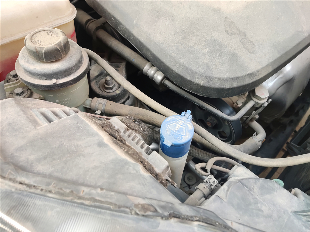 大众车添加玻璃水,汽车玻璃水添加教程