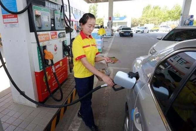 一升汽油等于多少斤的水,一升汽油等于多少公斤