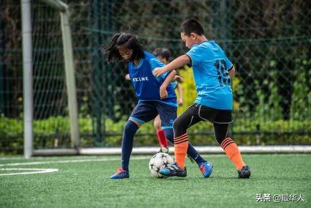 巩汉林怼足球视频,冯巩巩汉林吐槽中国男足