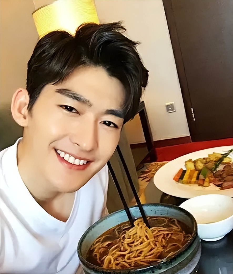 看完张翰做过的事，才知道他取代黄晓明，成为“油王”是众望所归