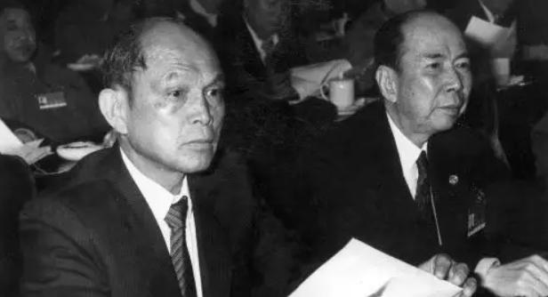 霍英东有10个儿子，为何将三分之二的遗产，给了大房的3个儿子？