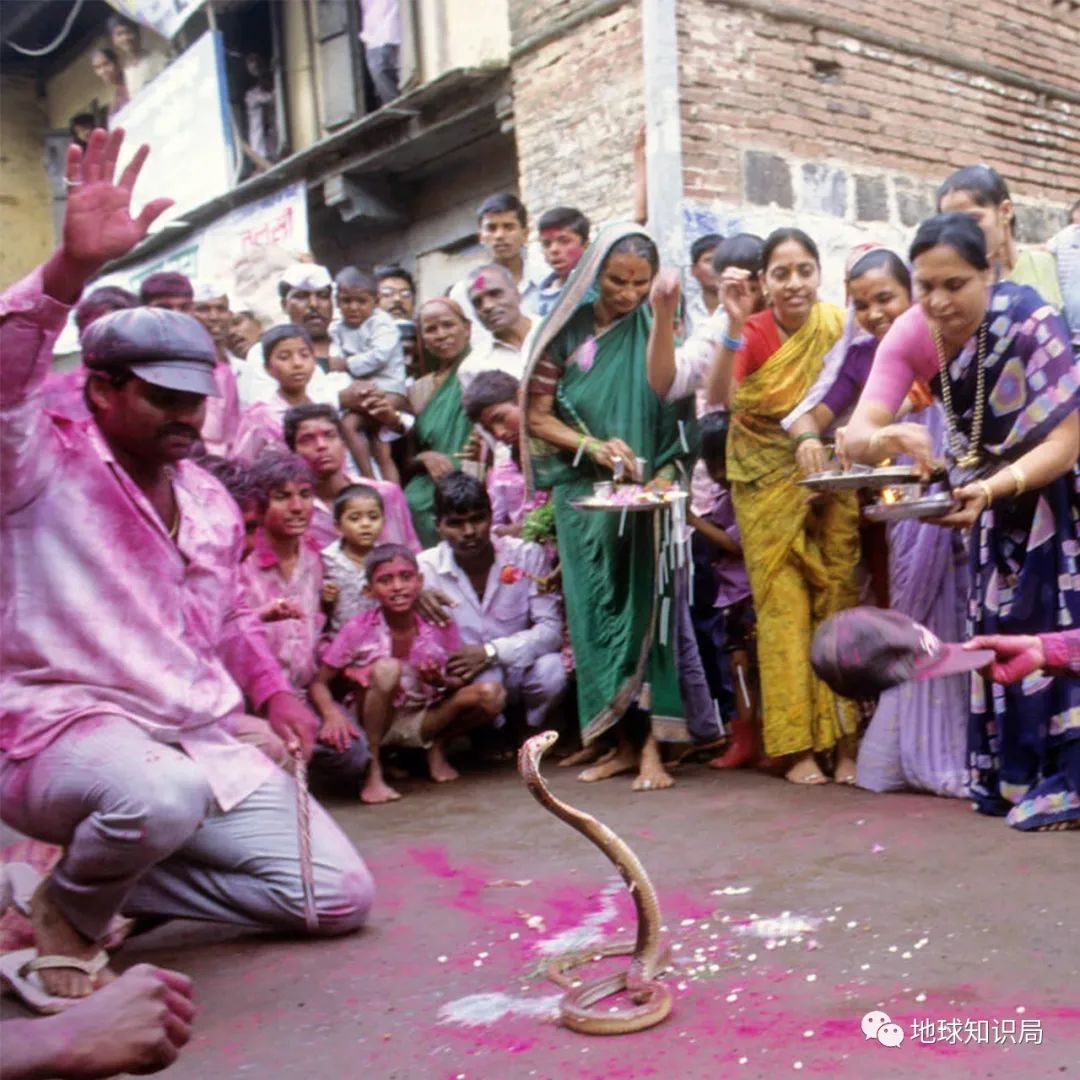 印度的宗教迷信有多严重,印度的迷惑行为