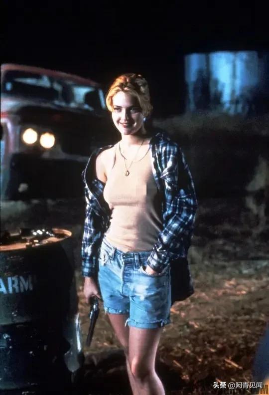 德鲁巴里摩尔自导自演的电影,德鲁巴里摩尔经典喜剧电影