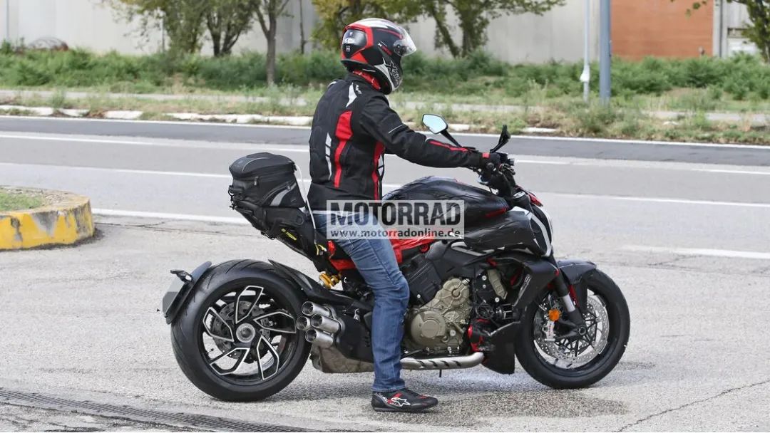 杜卡迪v4巡航车路测图曝光,杜卡迪v4巡航