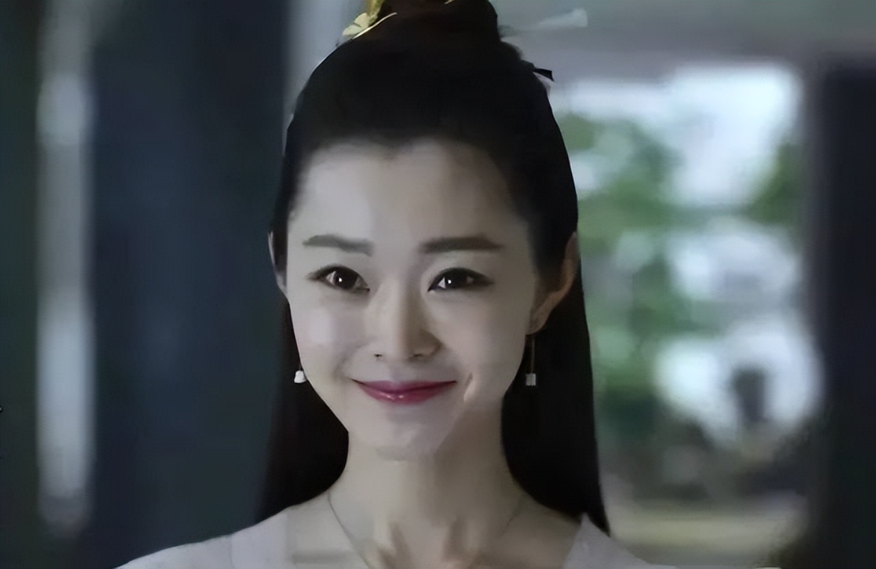 垫屁垫，烤瓷牙，戴美瞳：这些女明星的修修补补，看得人眼花缭乱