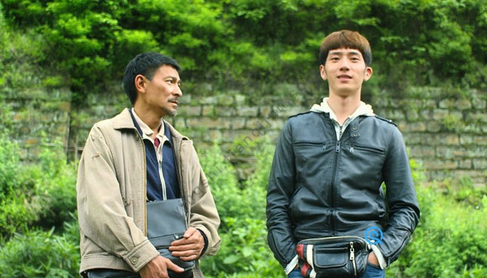 井柏然奶奶养大父母认亲视频,井柏然成为大明星后父母再来认亲