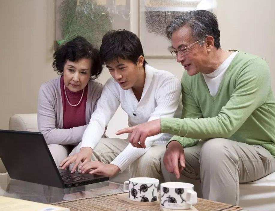 年轻人尿频还尿得多是什么原因,老年人尿频尿多正常吗