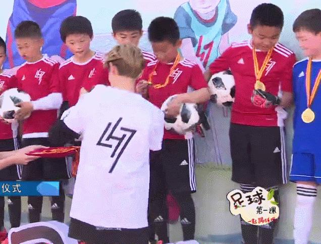 鹿晗职业足球,鹿晗对足球的贡献