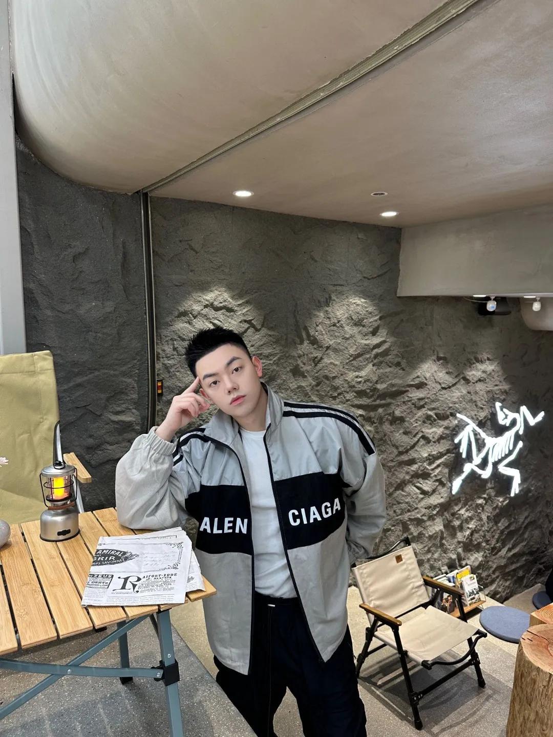 皮肤黄黑不要穿什么色,皮肤黑的男生适合什么颜色的衣服