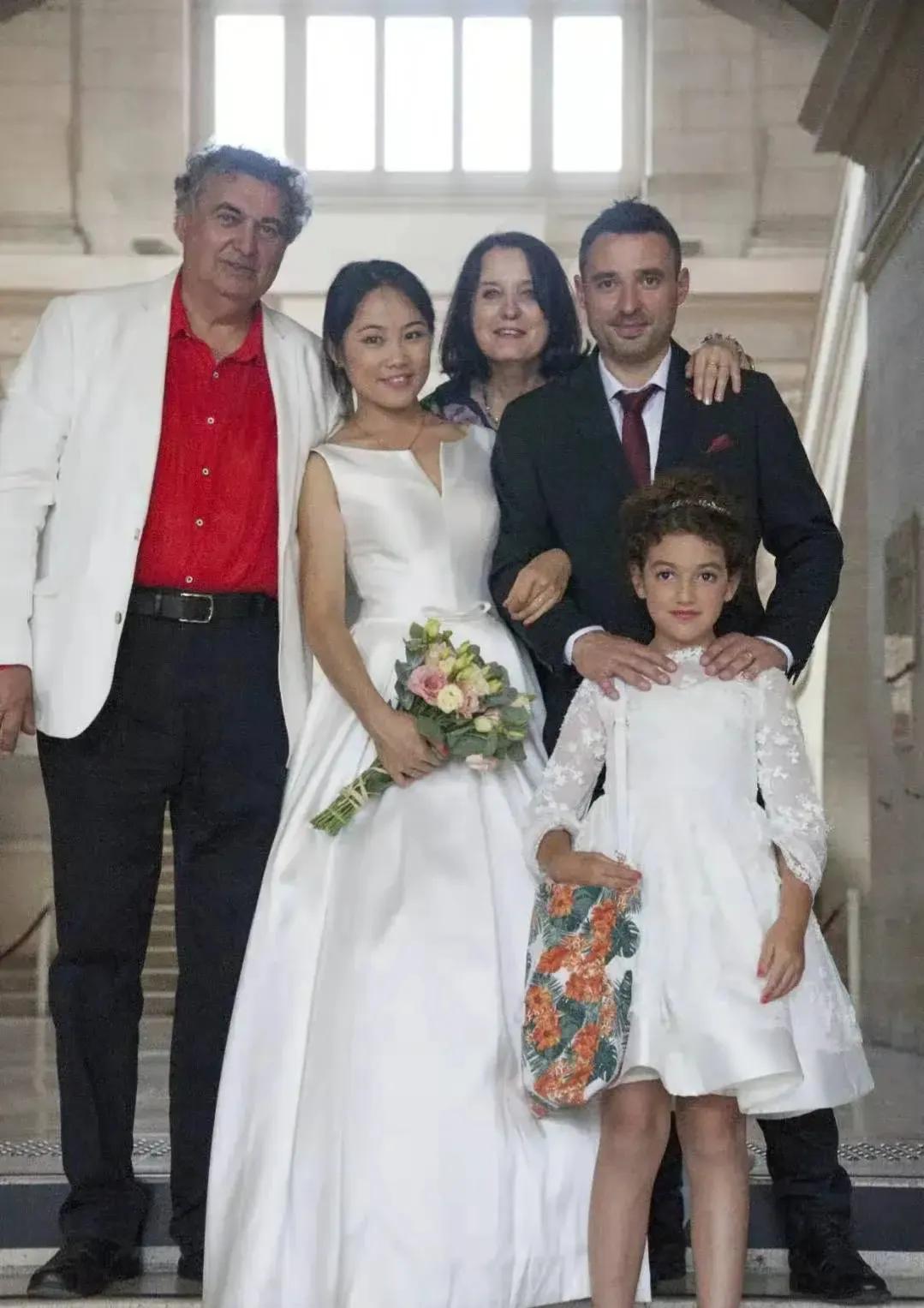 80后*疆新**美女闪婚法国老公，生下一个混血儿，第一次见面就要娶她