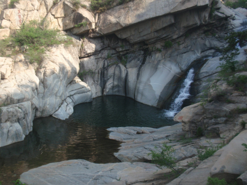 泰山扇子崖西边是傲来峰吗,泰山西麓