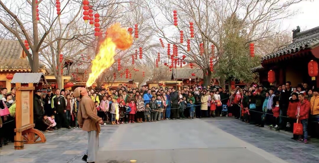 大年初一开封清明上河园人山人海,河南开封清明上河园人山人海航拍