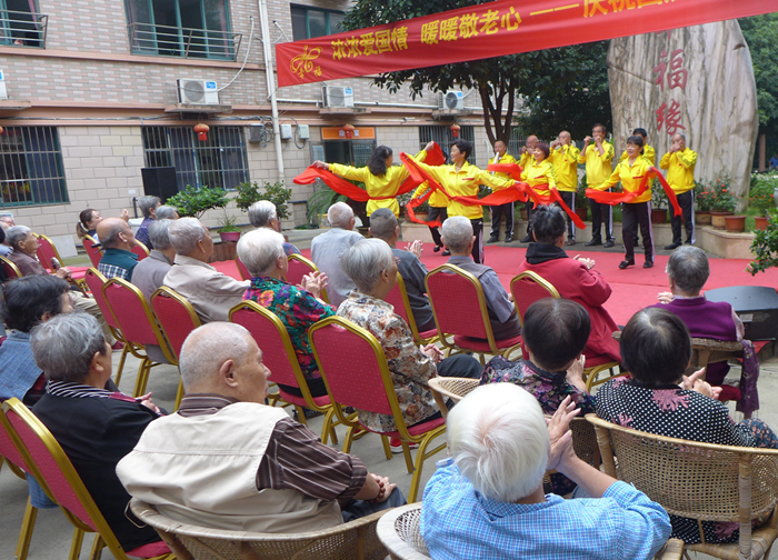 志愿者爱心接力不停歇,跟随志愿者行走在献爱心的路上