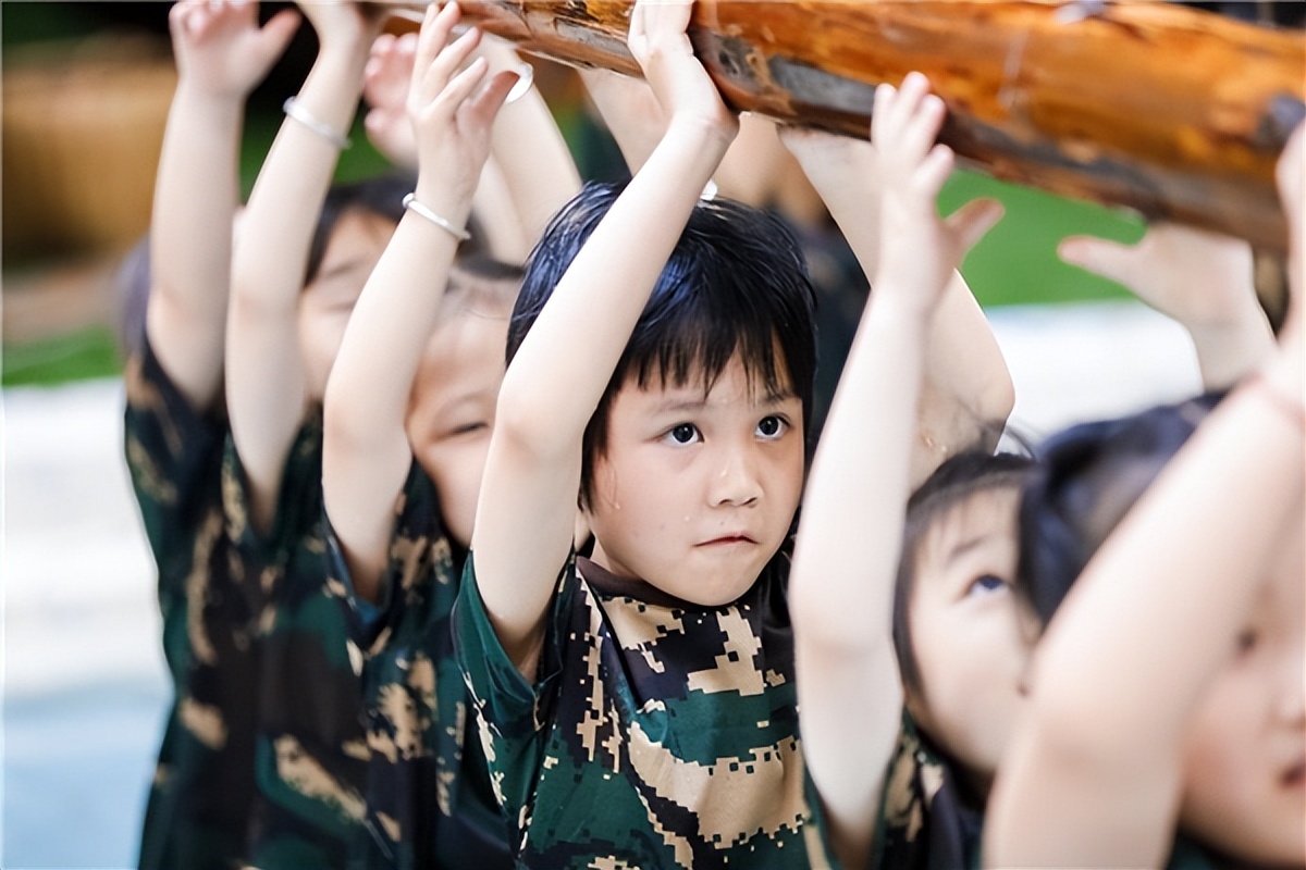 童心向*党**我是中国娃娃兵——丰泽区东海实幼举办“童心向*党**”2023届大班军事体验游戏活动