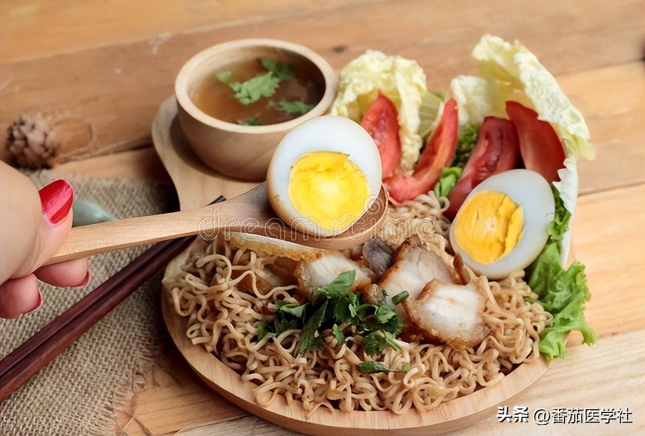 吃方便面是好还是坏,给你解读一下吃方便面有什么害处