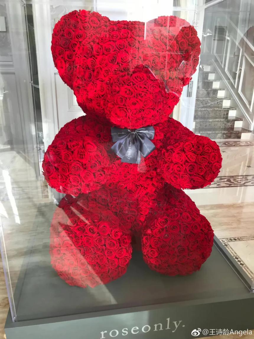 炫富一姐李湘：早餐花7000元，富养女儿惹争议，被王岳伦戴绿帽