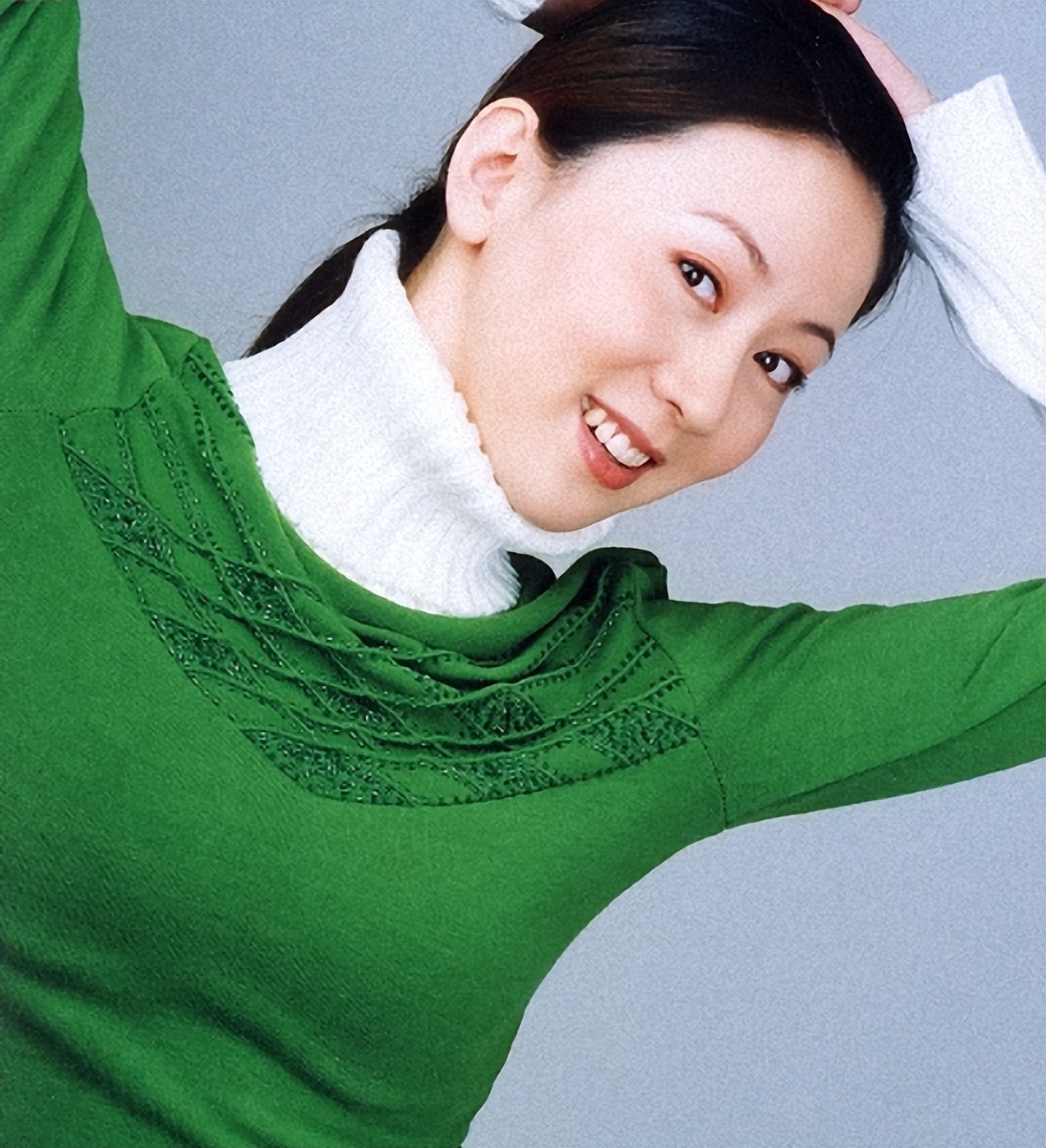 汤加丽：因当“人体模特”被丈夫抛弃，被父母嫌弃，47岁仍然单身