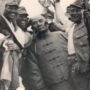 21张真实又罕见的老照片，阴毛假发工作者，我怀疑他用错地方了