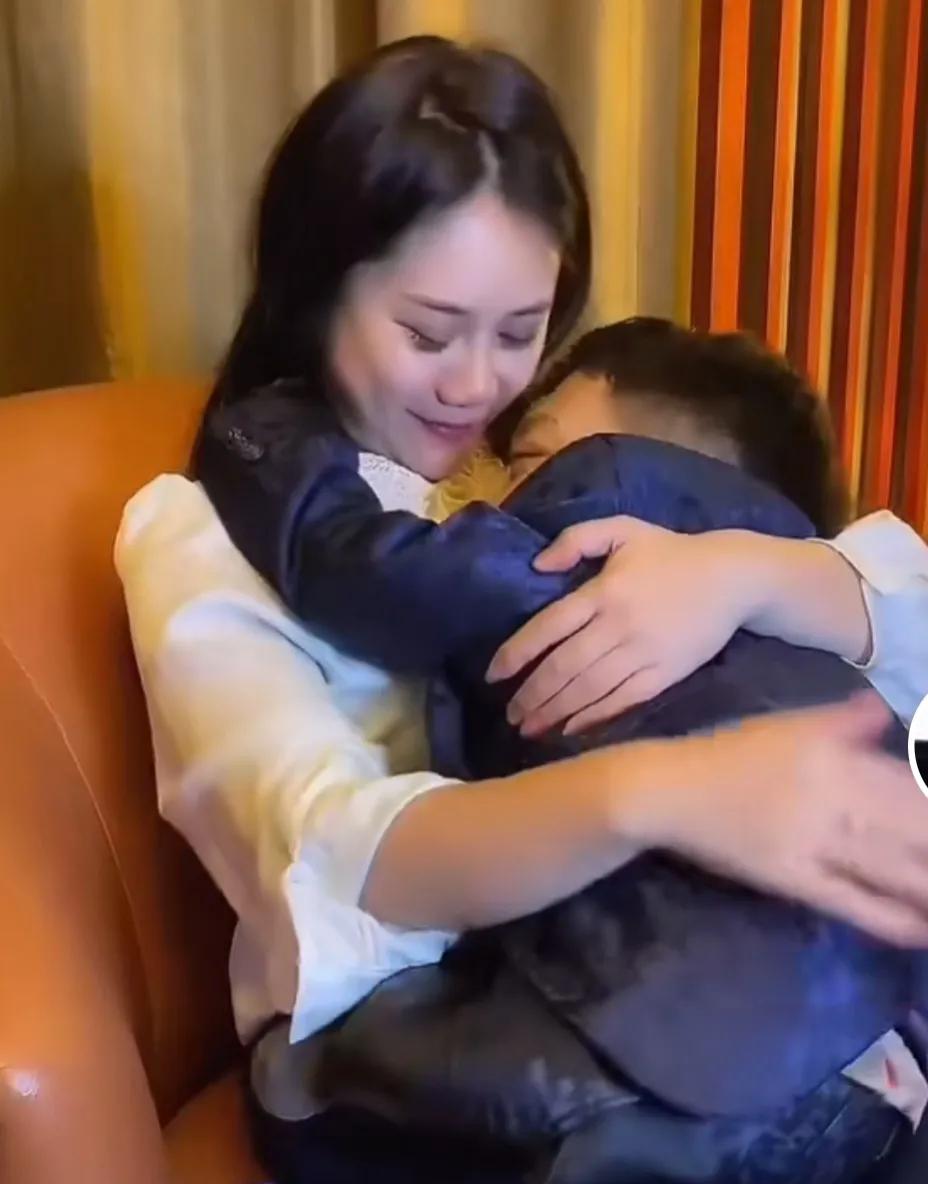 他身高不到1米，却能和1米7美娇妻生孩子，孩子到底是他的吗？