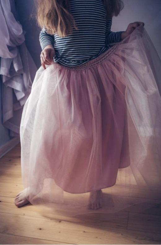 学校要求上学穿校服，宝妈质问学生为何要统一着装，网友在线科普