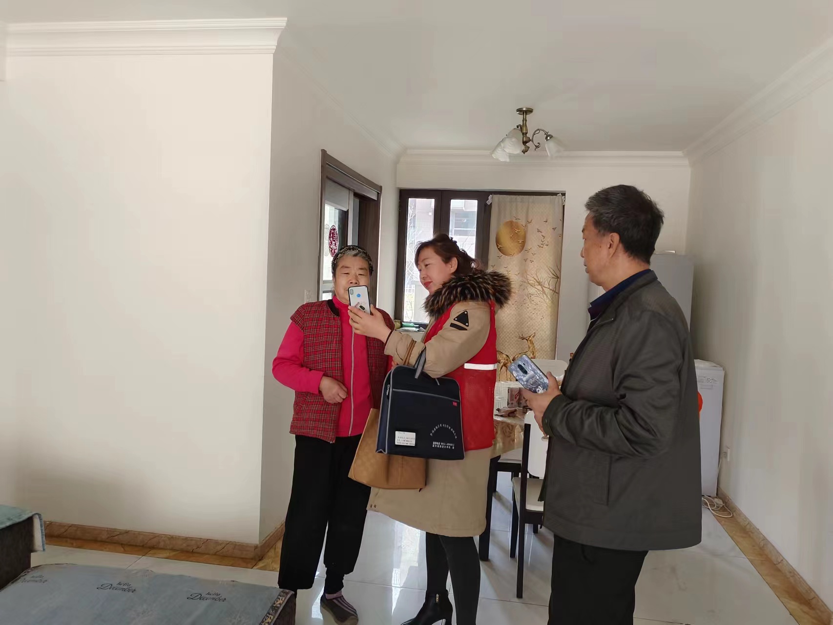 “四强”能力作风建设丨花园社区：动动手、眨眨眼，养老资格认证这样办！