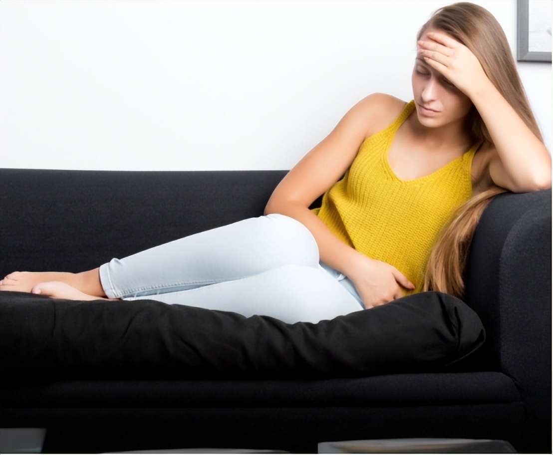 女性有异味发臭怎么回事,女性有异味发臭是什么原因引起的