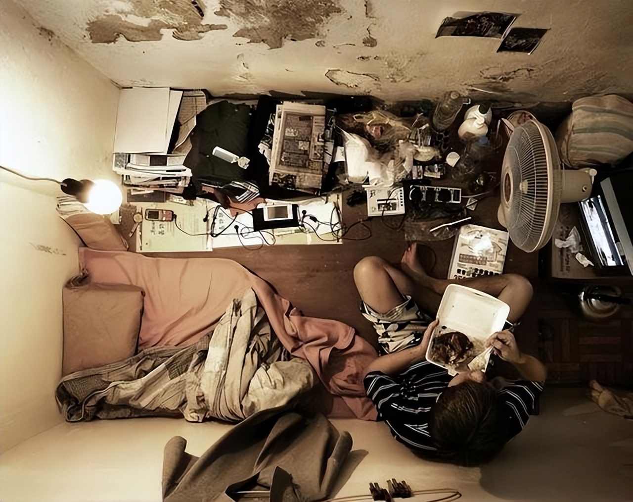 性剥削、生育工具、母职,享誉世界的菲律宾女佣实际上有多惨?