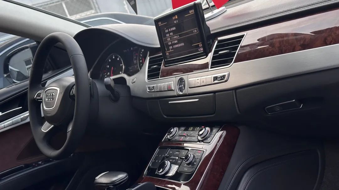 小伙100多万买宝马,小伙花了52万买了奥迪a8