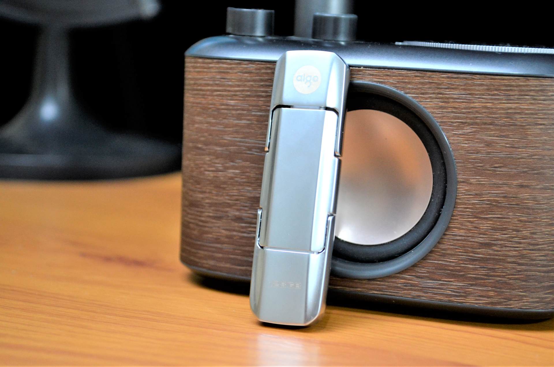 固态u盘和普通u盘的优缺点,固态u盘为什么比普通u盘快十倍