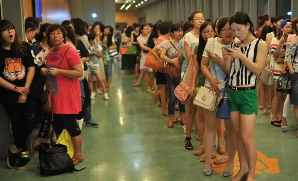 横店20万群演真实现状,横店20万群众演员现状