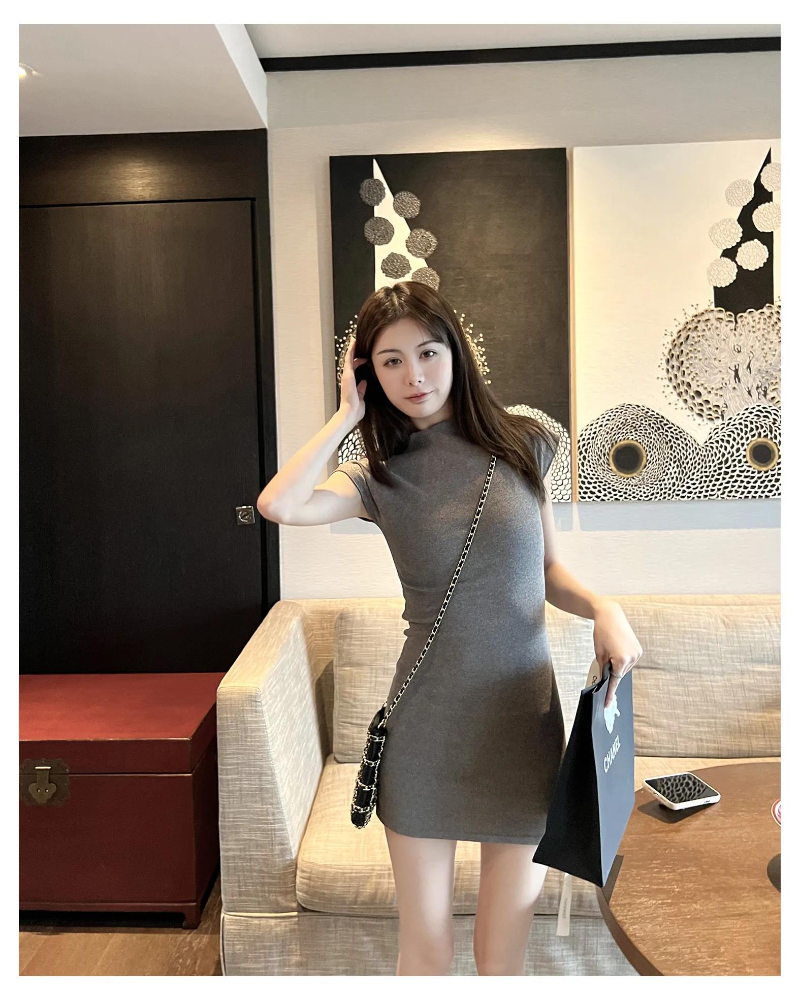 修身连衣裙尽显美女完美身材