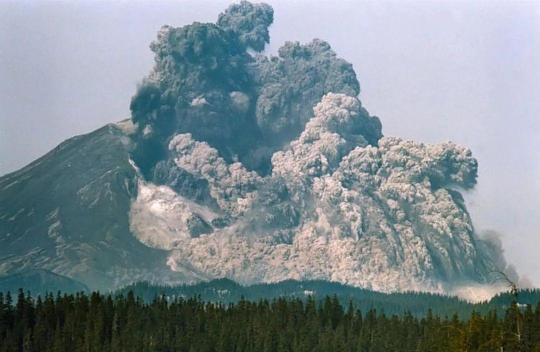 火山爆发涉及地理知识,火山爆发太震撼了视频