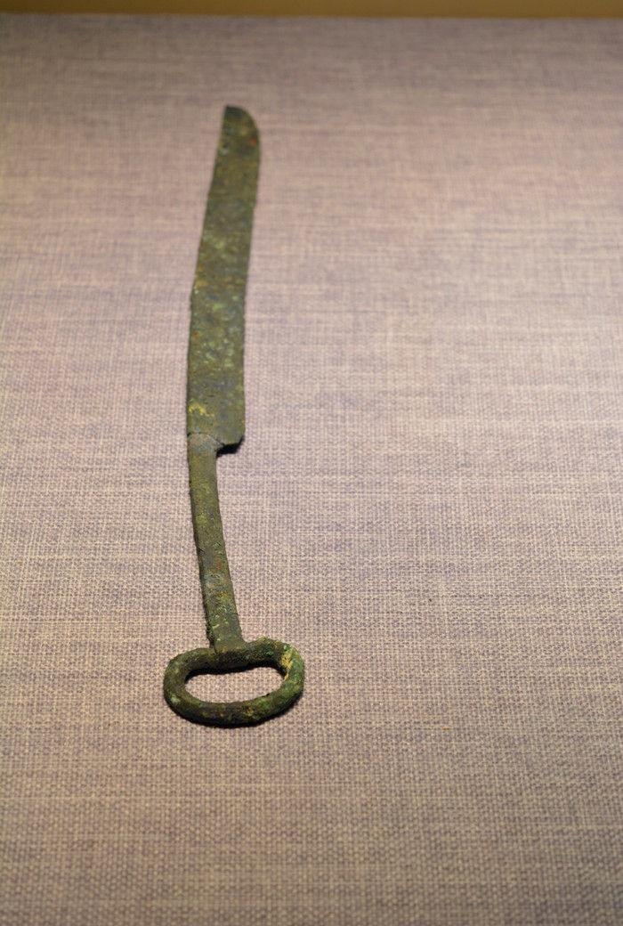 古代大将真能挥住多少斤的兵器,出土的古代兵器的真实重量