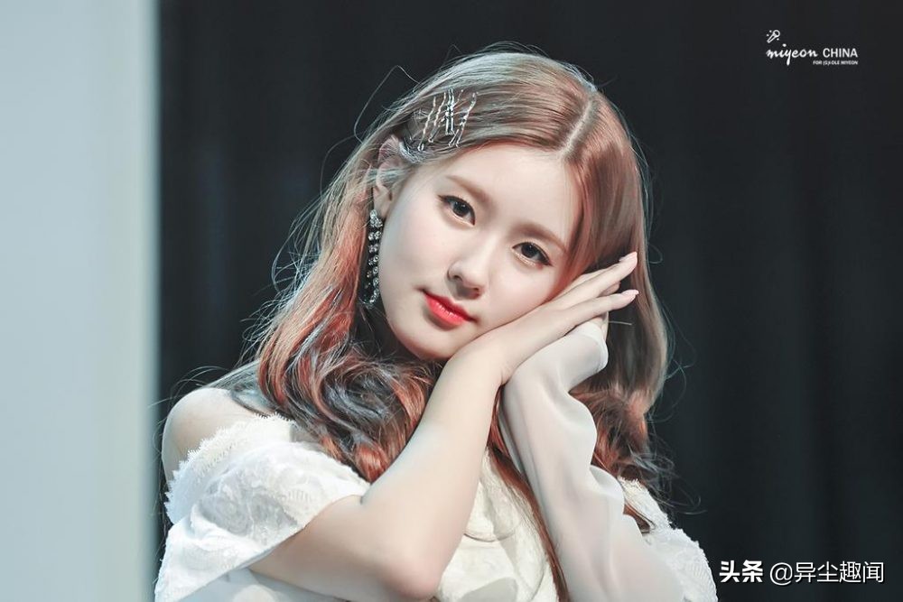 漂亮的兔牙圆脸女明星,十大兔牙的女明星