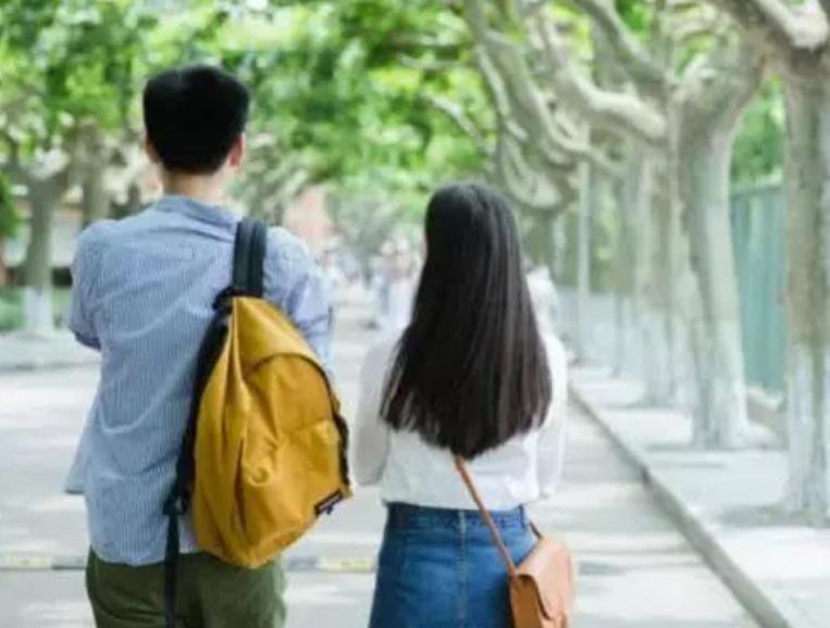 “80后美贪”金英丽：广交男友狂敛500多万，被捕后狡辩男友送的