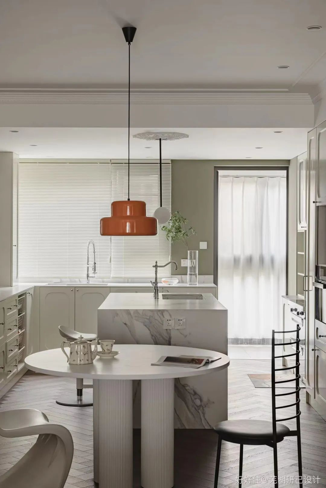 入户门正对次卧户型,长条户型进门对着次卧