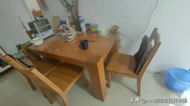 老公先斩后奏花2000多买了这丑不拉几的桌子，我真的好想扔了……