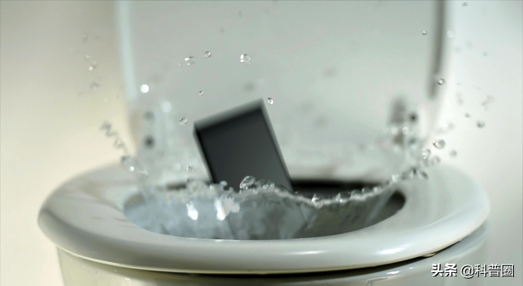 冲马桶时要不要盖盖子央视辟谣,冲马桶盖盖子和不盖盖子对比