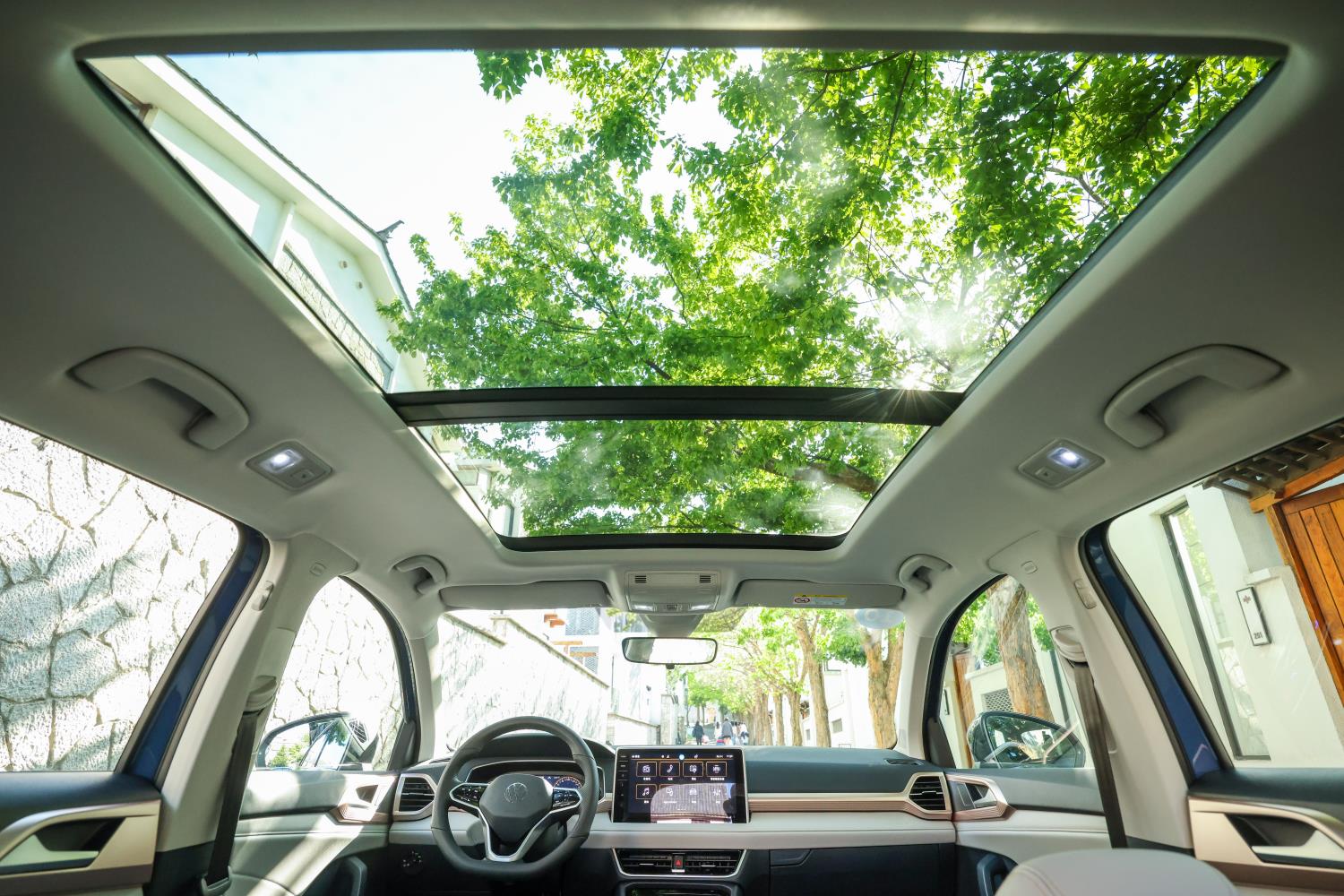 途岳300tsi两驱新月版试驾,上汽大众途岳两驱豪华版试驾