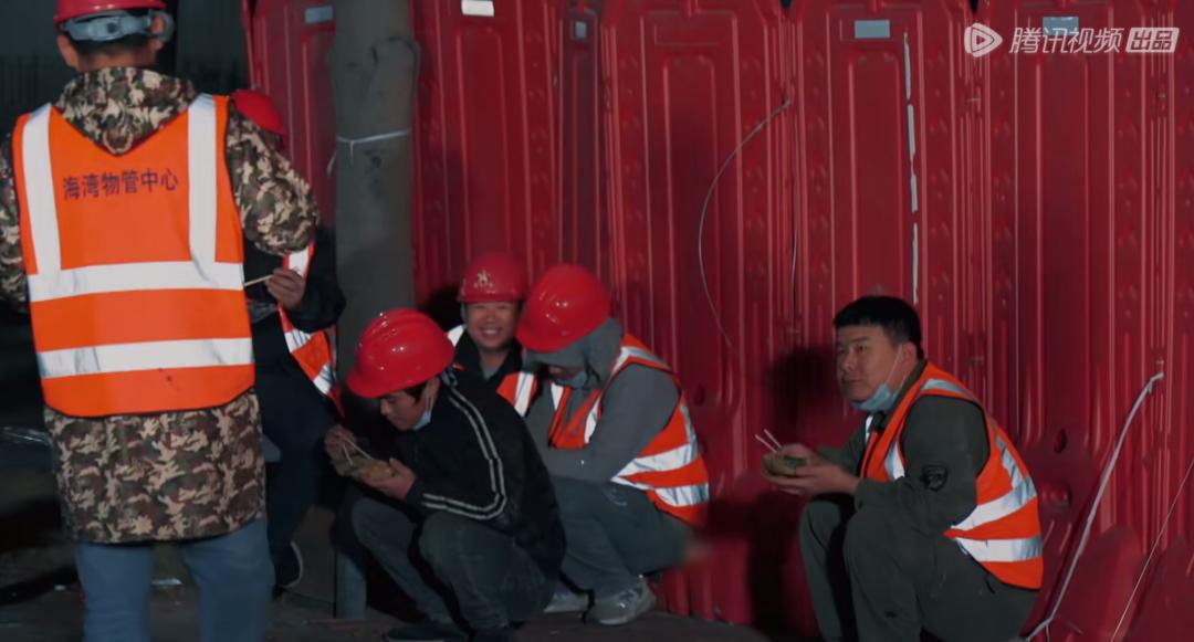 国综之神被骂烂？黄渤“整活”看不懂，明星打工只配15元1小时？