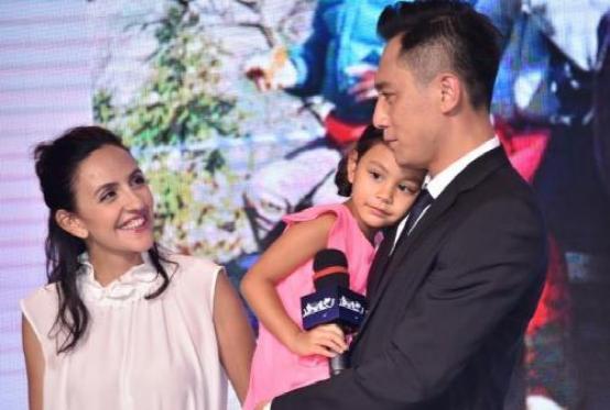 娱乐圈两对夫妻的现状,11对娱乐圈恩爱的明星夫妻