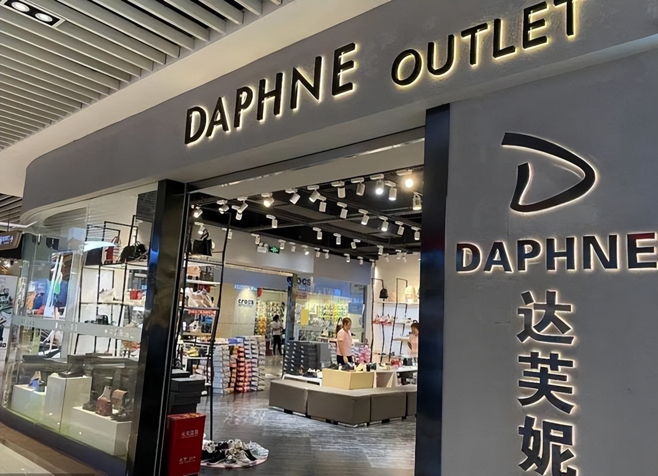 这届女生，不再为高跟鞋买单？