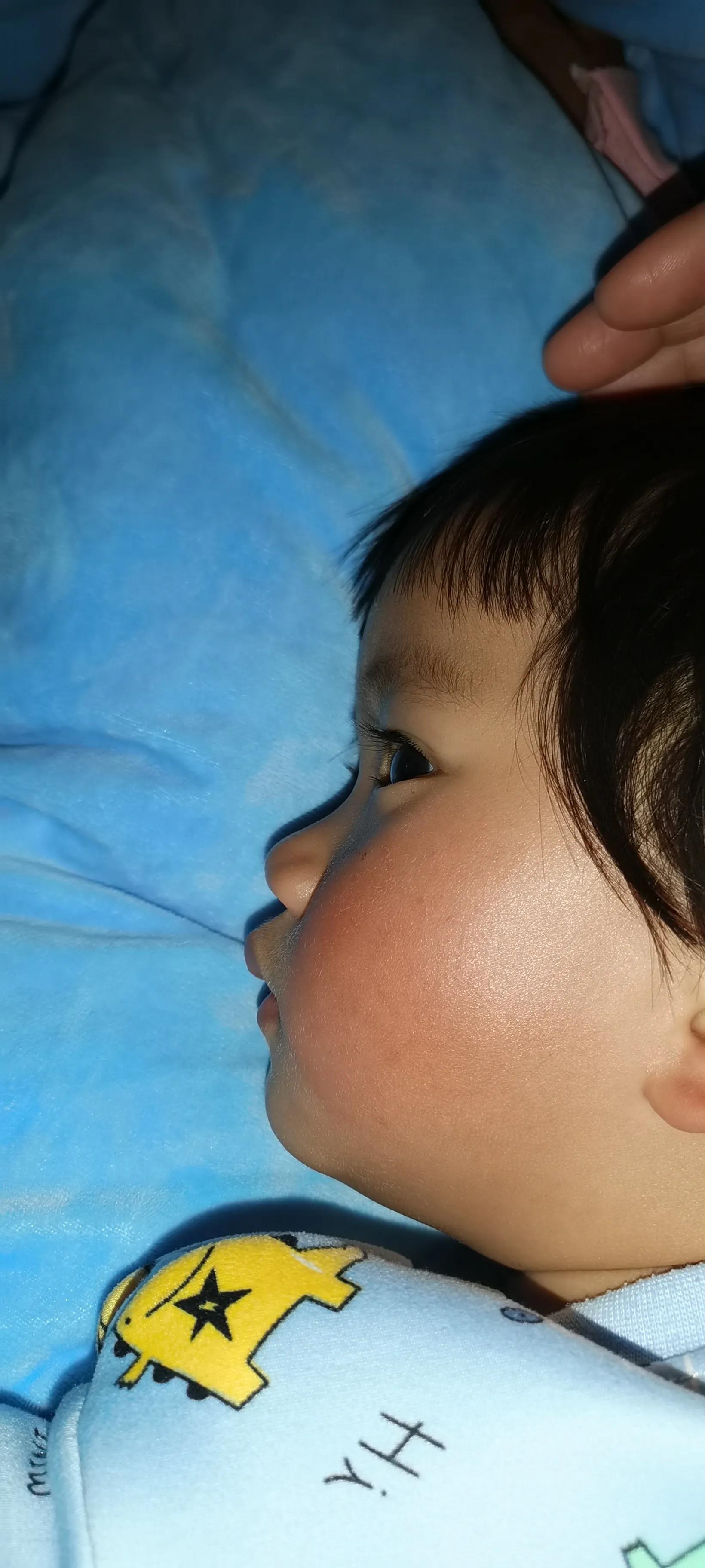 孩子半夜发烧出汗怎么办,孩子半夜发烧怎么办家里也没药