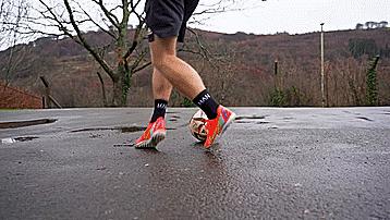 地面花式足球,花式足球技巧之地面舞蹈